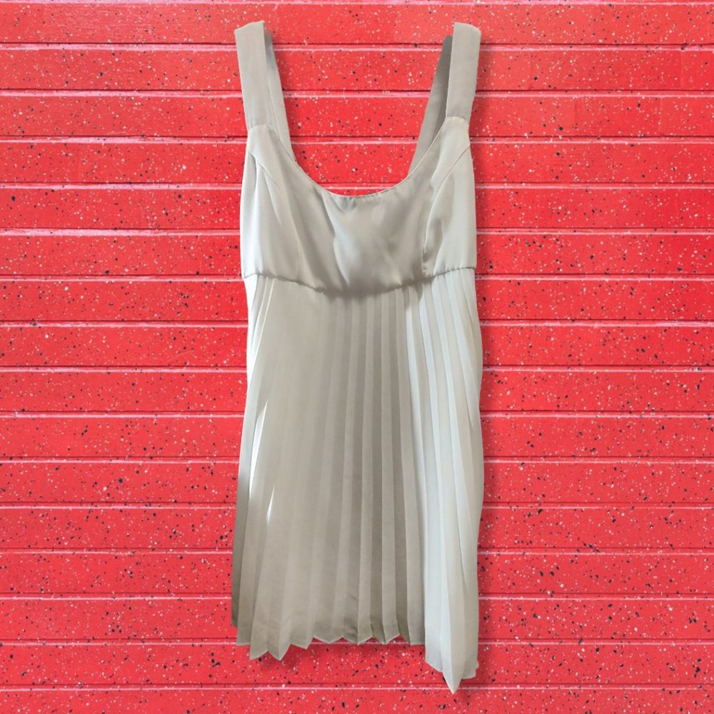 Carabella white pleated babydoll dress, sz Lg, MADE IN USA 100% polyester EUC